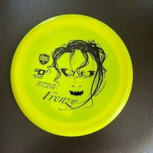 D2 Distance flyer frisbee, frisbee golf. NEW, never used! Disc Mania, Frenzy
